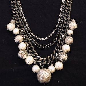 Fashion necklace with pearls